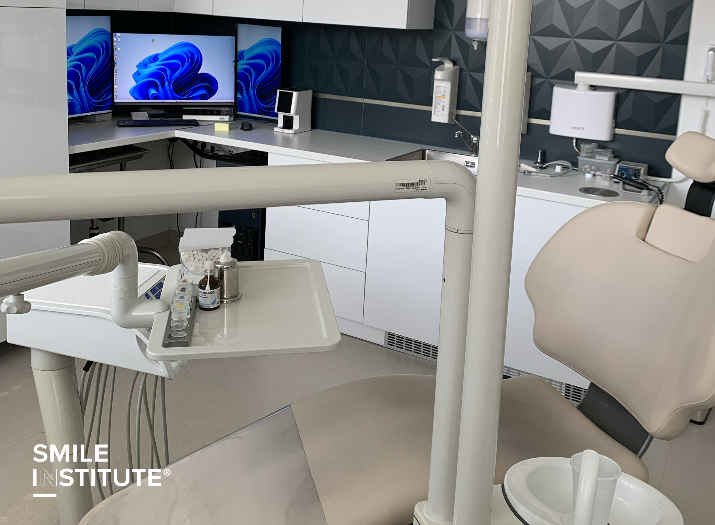 ©Dr. Dominik Nagy Oral Surgeon & Aesthetic Implantologist - Smile Institute® Hungary, Budapest