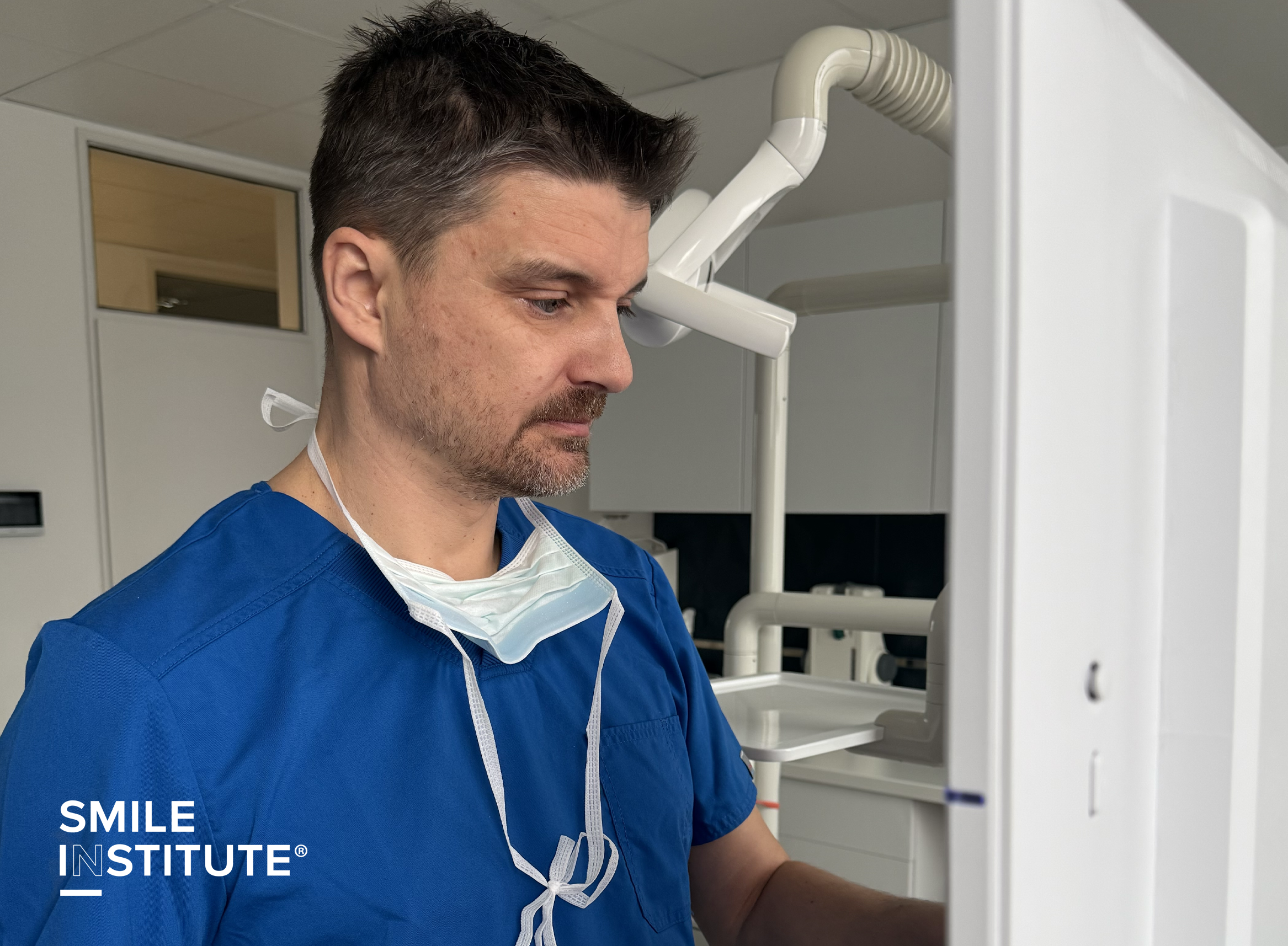 ©Dr. Dominik Nagy Oral Surgeon & Aesthetic Implantologist - Smile Institute® Hungary, Budapest